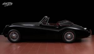 Image 2/7 de Jaguar XK 120 DHC (1954)