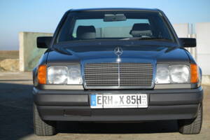 Image 25/92 de Mercedes-Benz 200 D (1989)