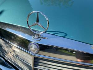 Image 15/66 of Mercedes-Benz 230 CE (1981)