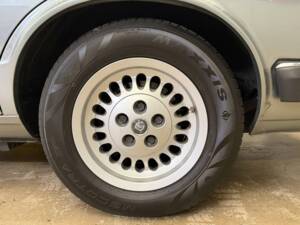 Image 14/19 of Jaguar XJ 40 4.0 (1993)