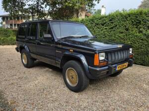 Obraz 1/8 pojazdu Jeep Cherokee (1990)