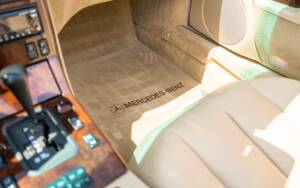 Image 36/44 de Mercedes-Benz 500 SL (1990)