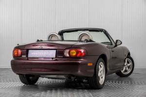 Immagine 44/50 di Mazda MX-5 1.6 (2000)