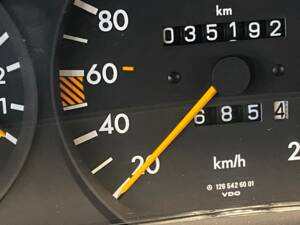 Bild 22/67 von Mercedes-Benz 380 SEC (1984)