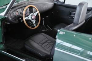 Image 25/41 of MG MGC (1969)
