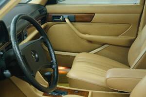 Bild 40/50 von Mercedes-Benz 420 SE (1988)