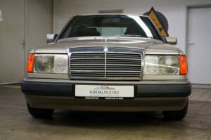 Bild 6/33 von Mercedes-Benz 230 E (1990)