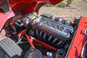 Image 26/41 de Jaguar E-Type (1968)