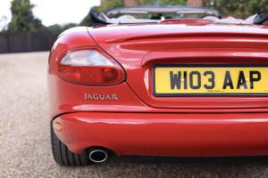Image 17/50 de Jaguar XKR (2000)