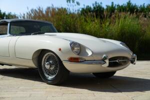 Bild 39/50 von Jaguar E-Type (1968)