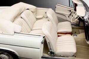 Image 17/27 of Mercedes-Benz 300 SE (1967)