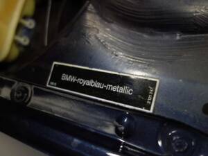 Bild 15/15 von BMW 320i (1988)