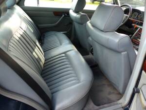 Imagen 11/16 de Mercedes-Benz 300 SE (1987)
