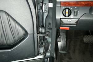 Imagen 11/30 de Mercedes-Benz 300 CE-24 (1993)
