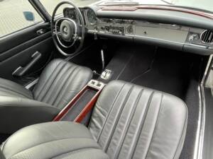 Image 4/22 de Mercedes-Benz 280 SL (1970)