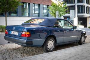 Obraz 30/50 pojazdu Mercedes-Benz 300 CE-24 (1992)