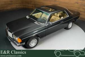 Immagine 1/19 di Mercedes-Benz 280 CE (1977)
