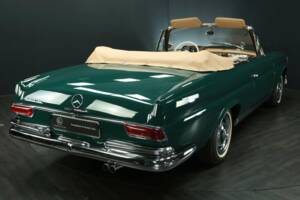 Immagine 2/50 di Mercedes-Benz 250 SE (1966)