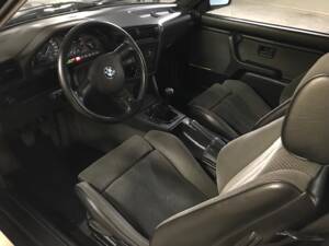 Image 6/13 of BMW 320is (1990)