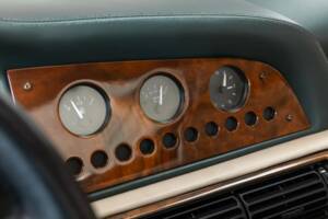 Image 15/37 of Aston Martin V8 Coupé (1999)