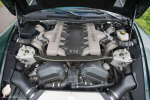 Image 15/17 of Aston Martin V12 Vanquish (2004)