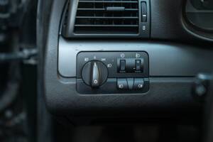 Image 34/41 of BMW 318i (2004)