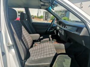 Image 25/34 of Mercedes-Benz 190 E 1.8 (1991)