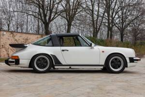 Afbeelding 6/45 van Porsche 911 Carrera 3.2 (WTL) (1988)