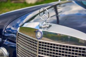Image 24/38 of Mercedes-Benz 300 SEL 6.3 (1970)