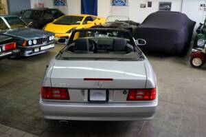 Image 11/33 of Mercedes-Benz SL 500 (2001)