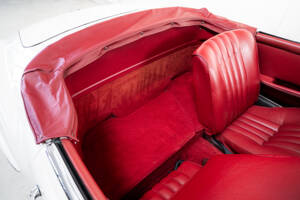 Image 25/35 of Mercedes-Benz 190 SL (1963)