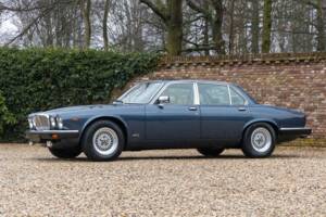 Image 37/50 of Jaguar XJ 12 (1987)