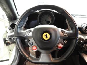 Image 6/15 de Ferrari F12berlinetta (2013)