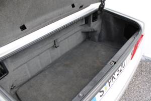 Image 47/50 of Mercedes-Benz SL 320 (2001)