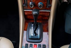 Imagen 21/28 de Mercedes-Benz 380 SL (1985)