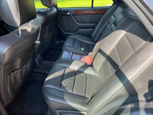 Imagen 10/20 de Mercedes-Benz 500 E (1992)