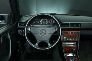 Bild 14/50 von Mercedes-Benz 300 CE-24 (1992)