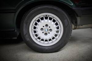 Image 38/90 of BMW 325i (1987)