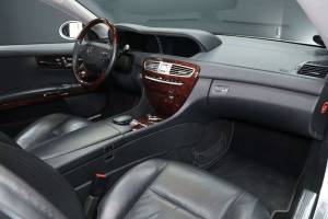 Image 18/30 of Mercedes-Benz CL 500 (2006)