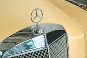 Immagine 26/50 di Mercedes-Benz 220 S Cabriolet (1958)