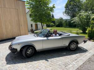 Image 3/32 of FIAT 124 Pininfarina Spidereuropa (1985)