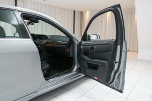 Bild 10/19 von Mercedes-Benz E 63 AMG (2009)