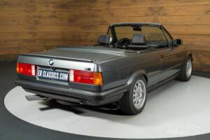 Image 15/19 of BMW 320i (1989)