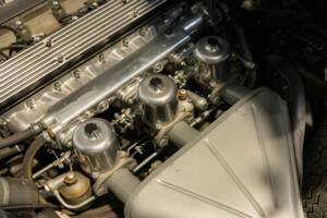 Image 47/50 de Jaguar E-Type (1969)