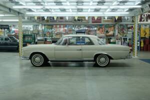 Image 4/50 of Mercedes-Benz 300 SE (1966)