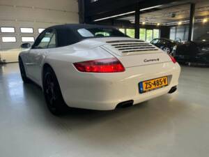 Bild 27/50 von Porsche 911 Carrera 4 (2007)