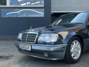 Imagen 3/64 de Mercedes-Benz E 500 (1993)
