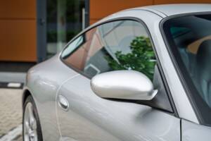 Afbeelding 72/73 van Porsche 911 Carrera 4S (2002)