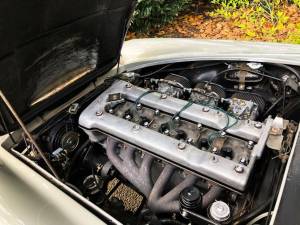 Image 34/50 of Alfa Romeo 2600 Spider (1964)