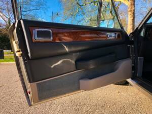 Image 29/34 of Aston Martin V8 Vantage (1987)